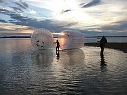 Zorbing am Wasser